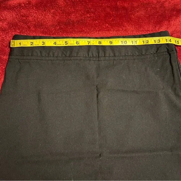 The Limited Exact Stretch Black Knee Length Pencil Skirt, Size 4 - Picture 9 of 10